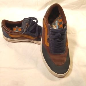 Boys size 6 Gilbert Crockett Vans